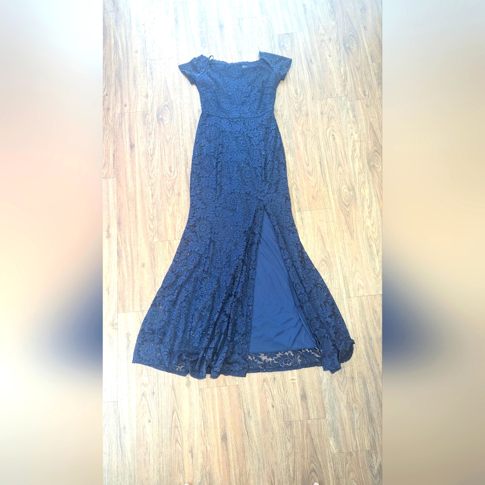 Elegant Navy Lace Evening Gown
